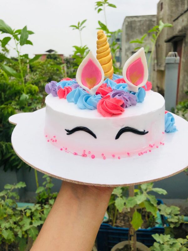 customized-vanilla-cake-cute-rhino
