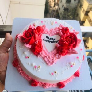 customized-vanilla-cake-red-rose